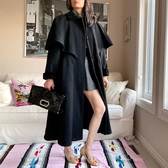 Vintage Wool blend black coat with cape effect - Picture 4 of 15